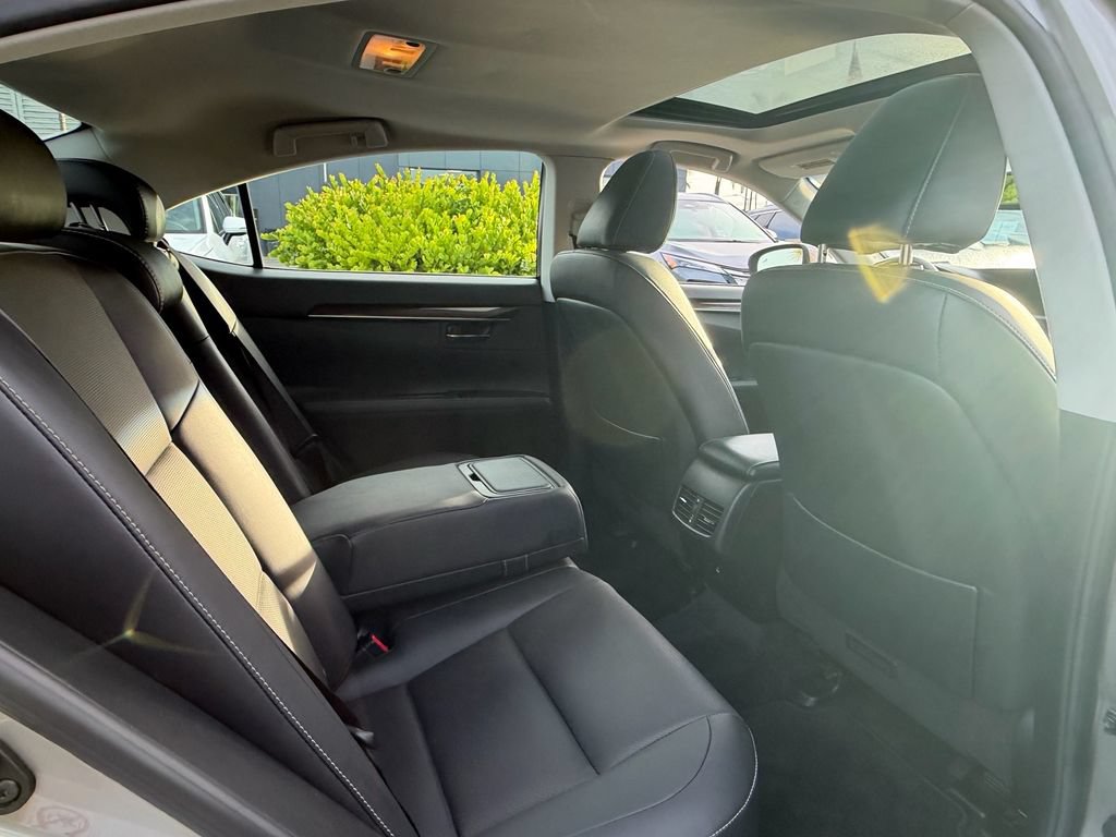 Used 2015 Lexus ES 350 w/ Premium Package FWD image 16