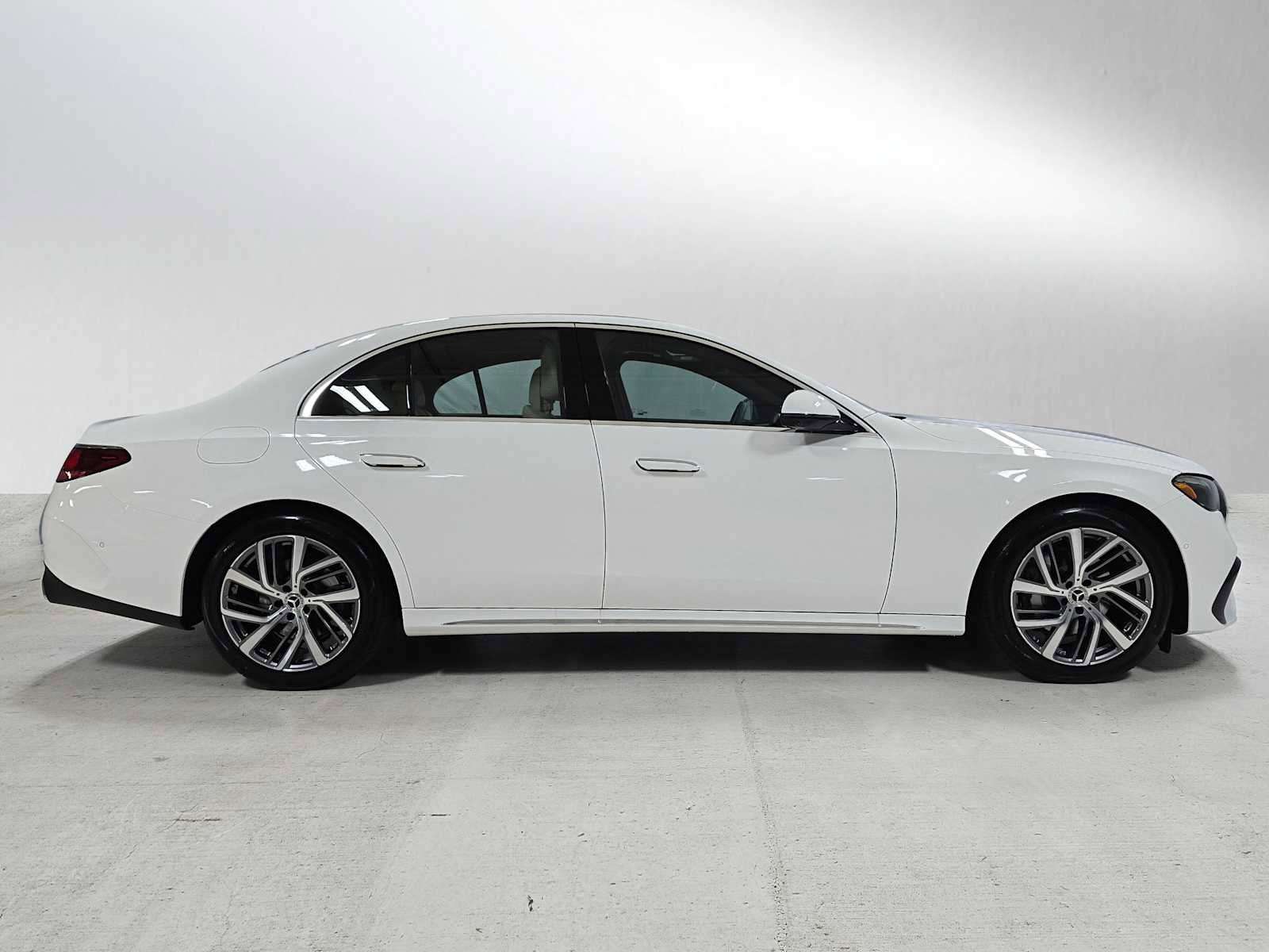 New 2026 Mercedes-Benz E 350 4MATIC Sedan image 2