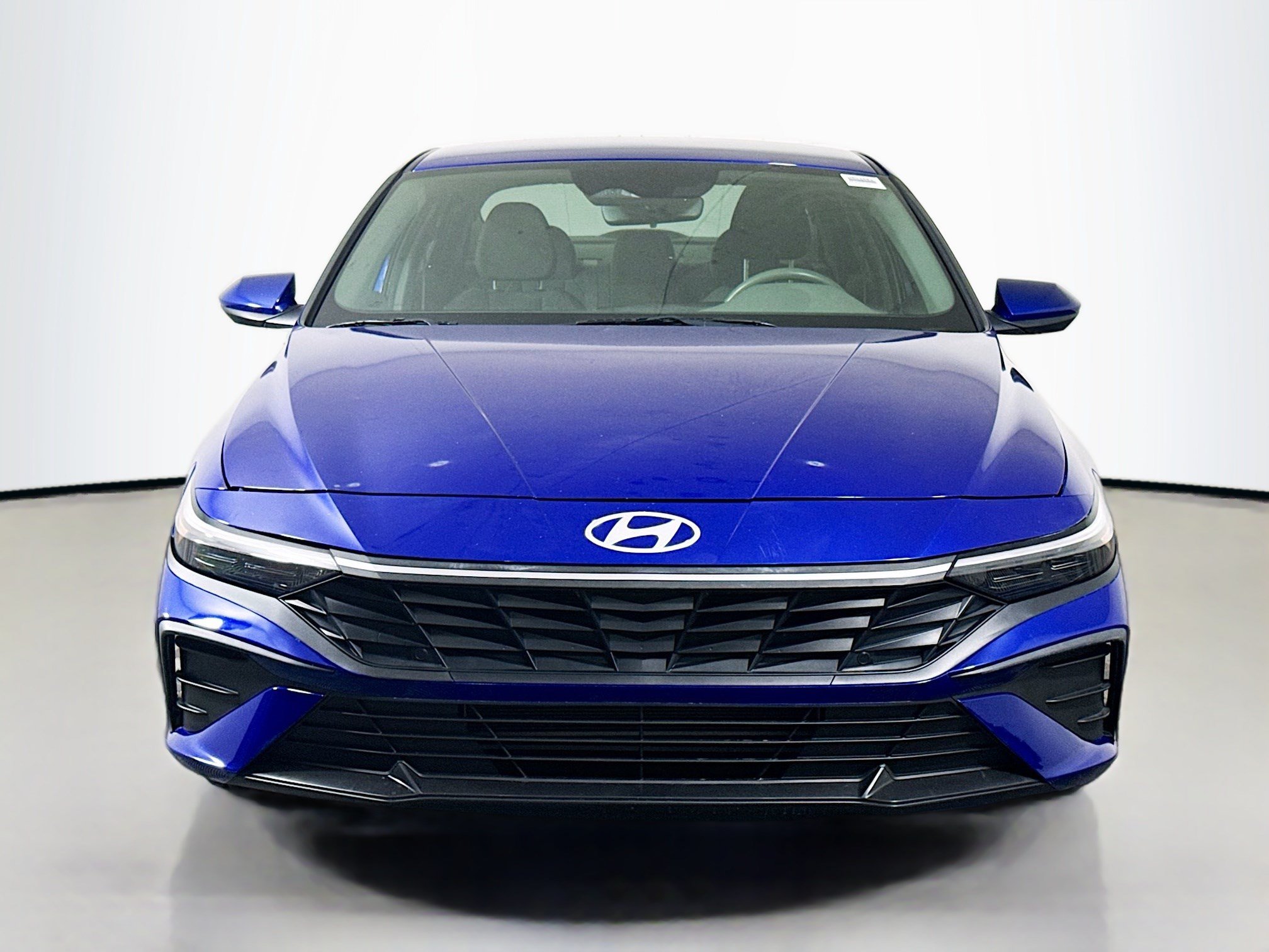 Used 2024 Hyundai Elantra SE FWD image 2