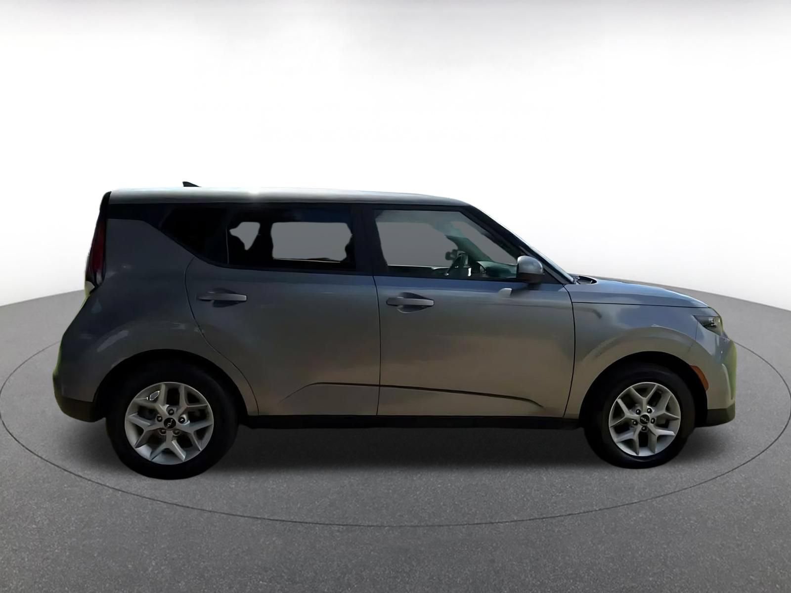 Used 2025 Kia Soul LX w/ LX Technology Package FWD image 15