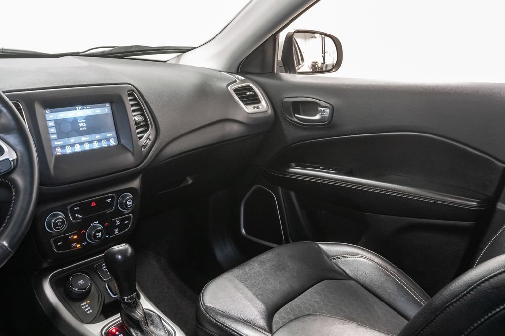 Used 2019 Jeep Compass Latitude w/ Popular Equipment Group AWD/4WD image 11
