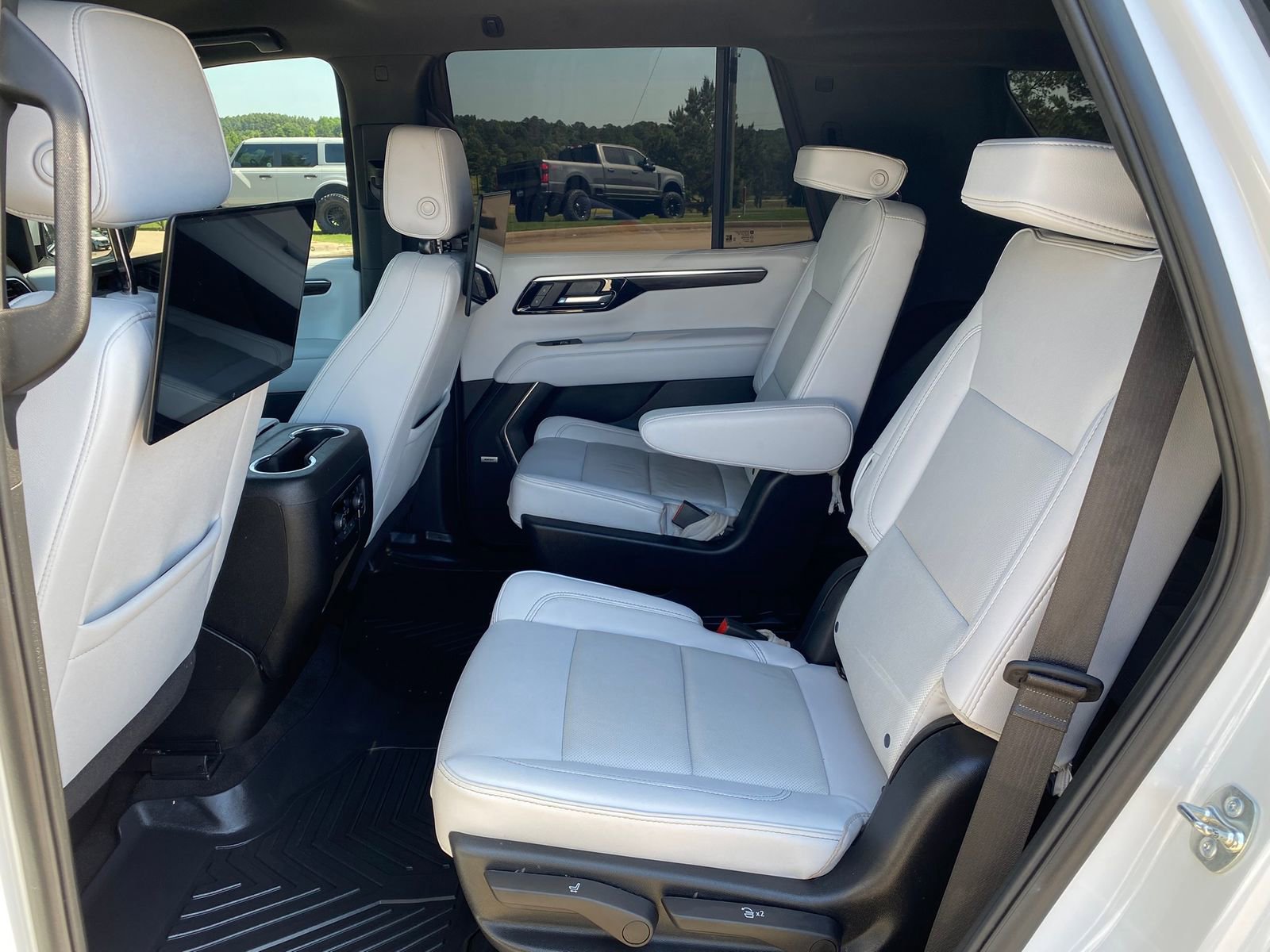 Used 2025 Chevrolet Tahoe Premier AWD/4WD image 28