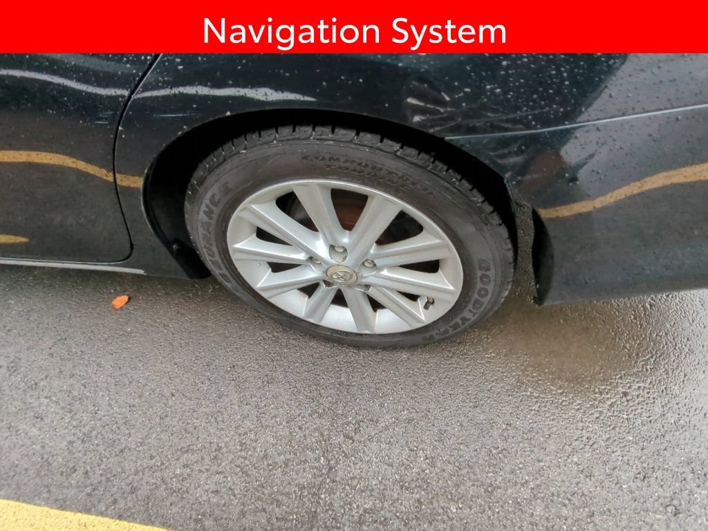 Used 2012 Toyota Camry XLE w/ Leather Pkg FWD image 5