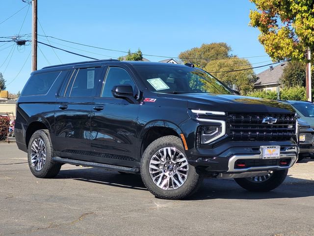 Used 2025 Chevrolet Suburban Z71 image 2