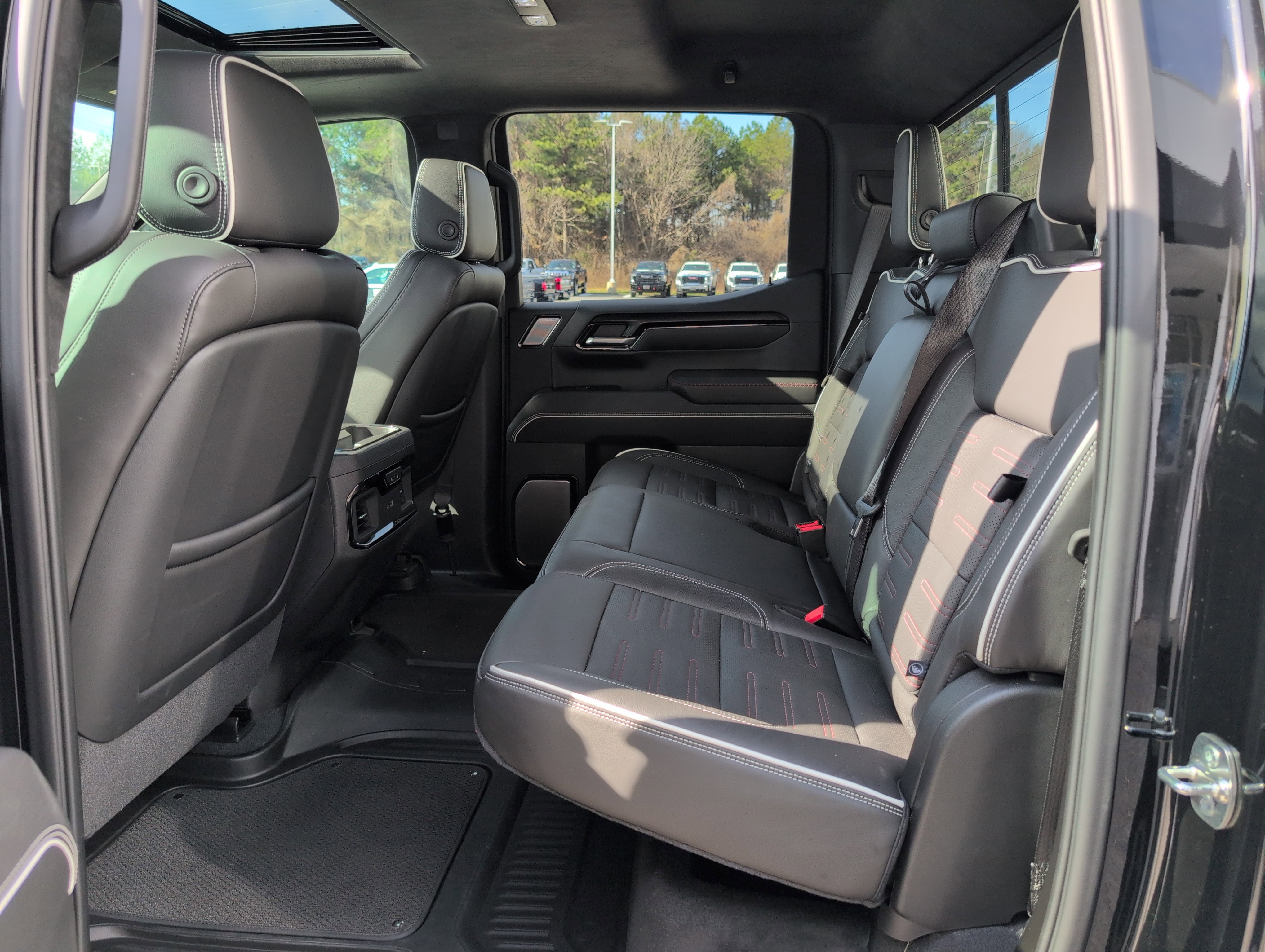 Used 2025 GMC Sierra 1500 AT4X image 32