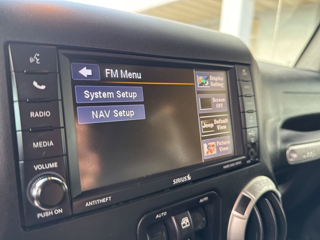 Used 2018 Jeep Wrangler Unlimited Sahara w/ Connectivity Group image 26