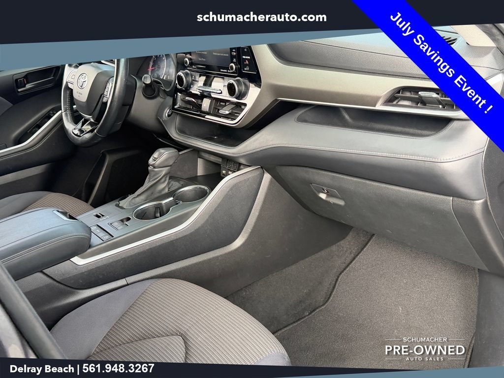 Used 2021 Toyota Highlander LE FWD image 16