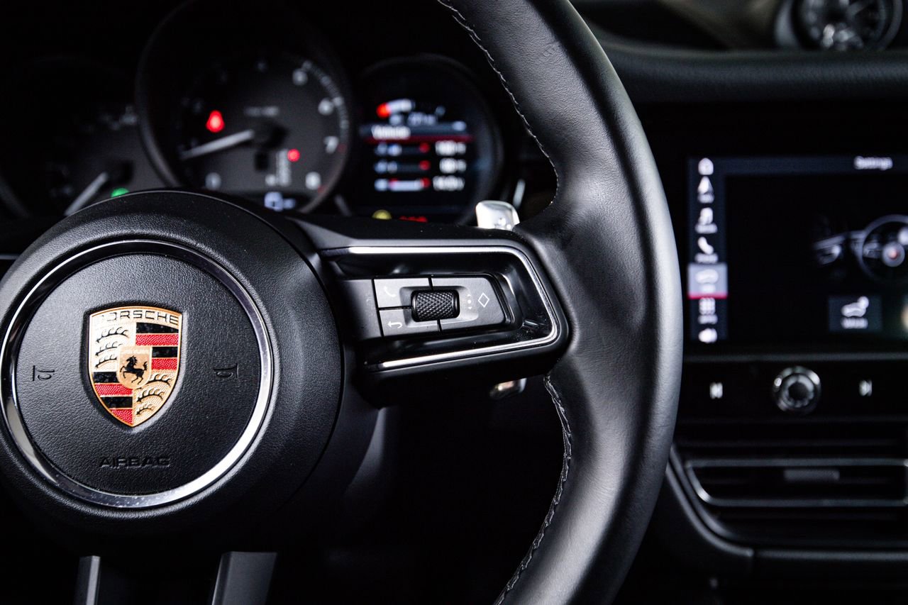 Certified 2024 Porsche Macan image 16