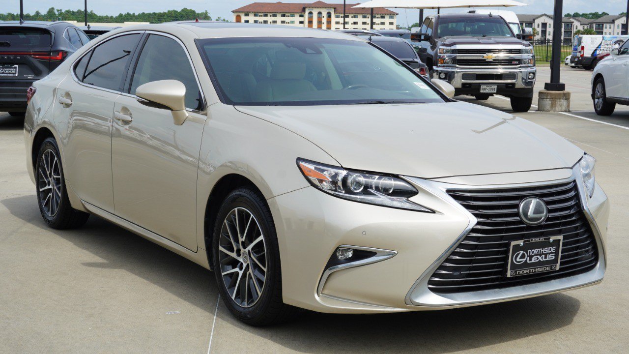 Used 2017 Lexus ES 350 w/ Luxury Package FWD image 3