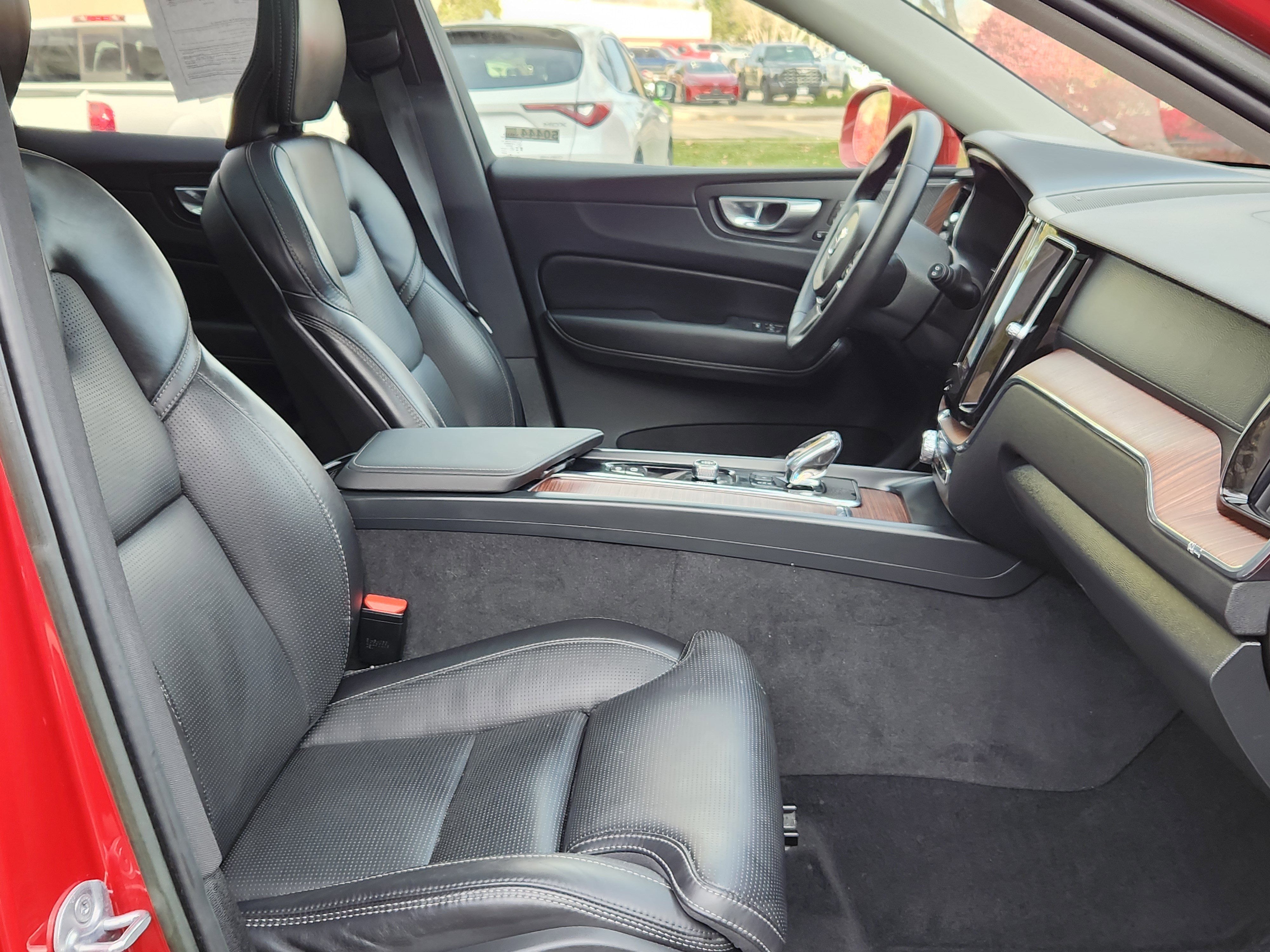 Certified 2023 Volvo XC60 B5 Ultimate image 15