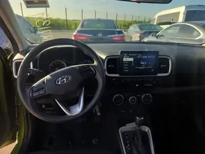 Used 2021 Hyundai Venue SE FWD image 8