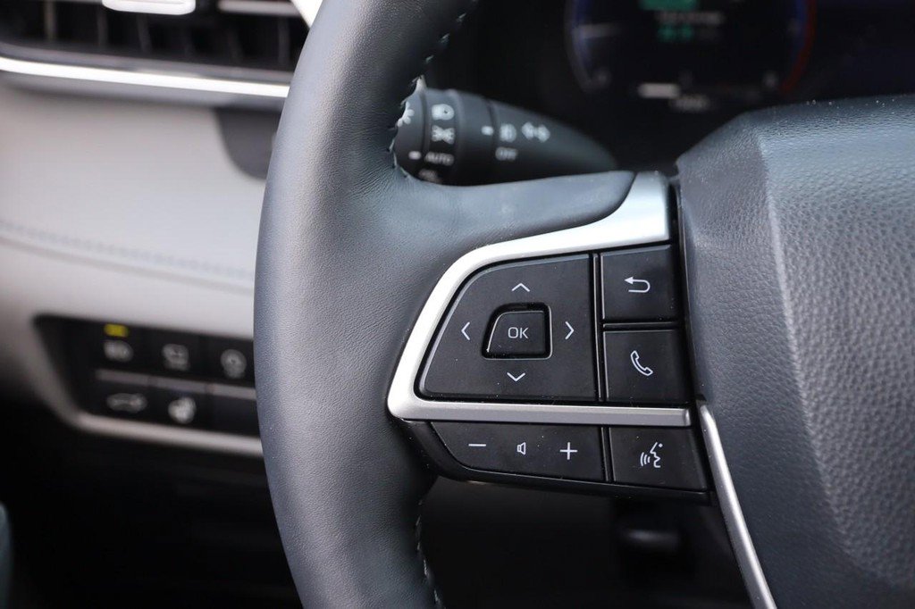 Used 2024 Toyota Highlander Platinum FWD image 15