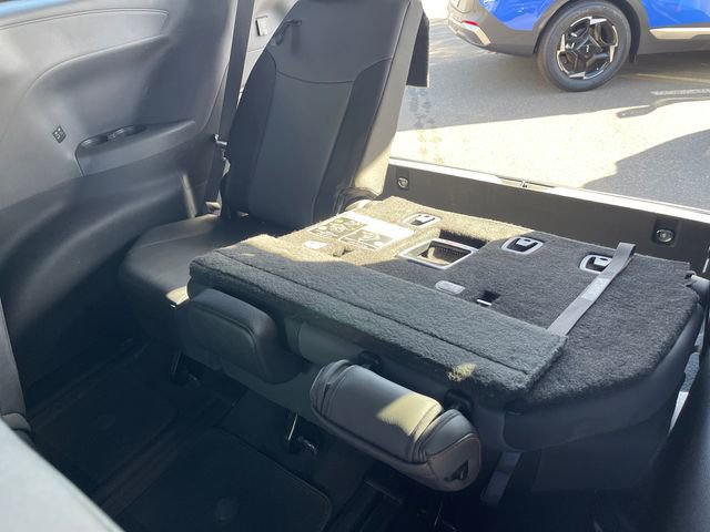 Used 2021 Toyota Sienna XSE w/ XSE Plus Package FWD image 11