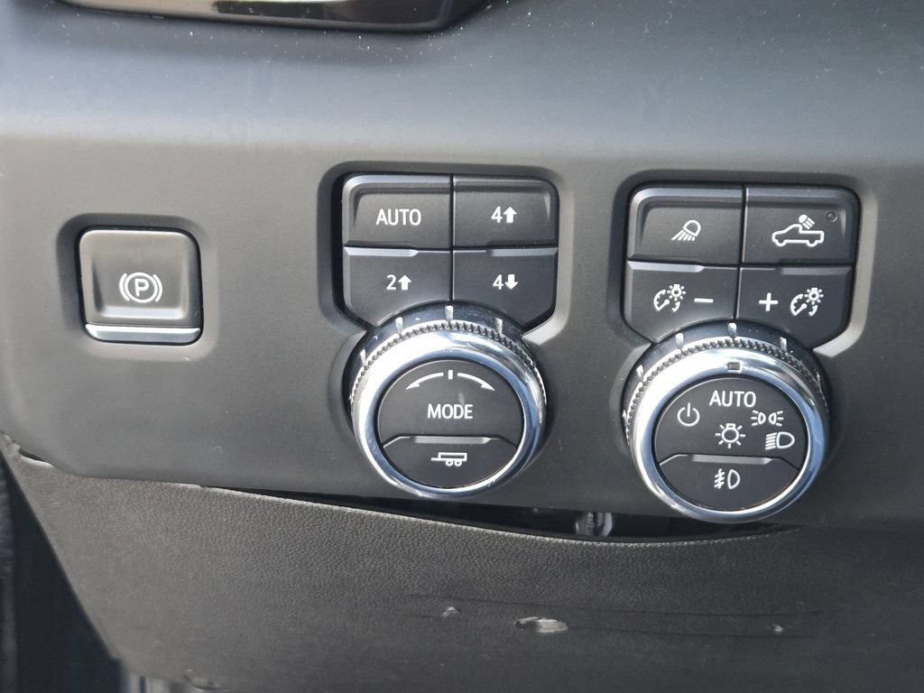 Used 2024 GMC Sierra 2500 AT4 w/ AT4 Premium Plus Package AWD/4WD image 25