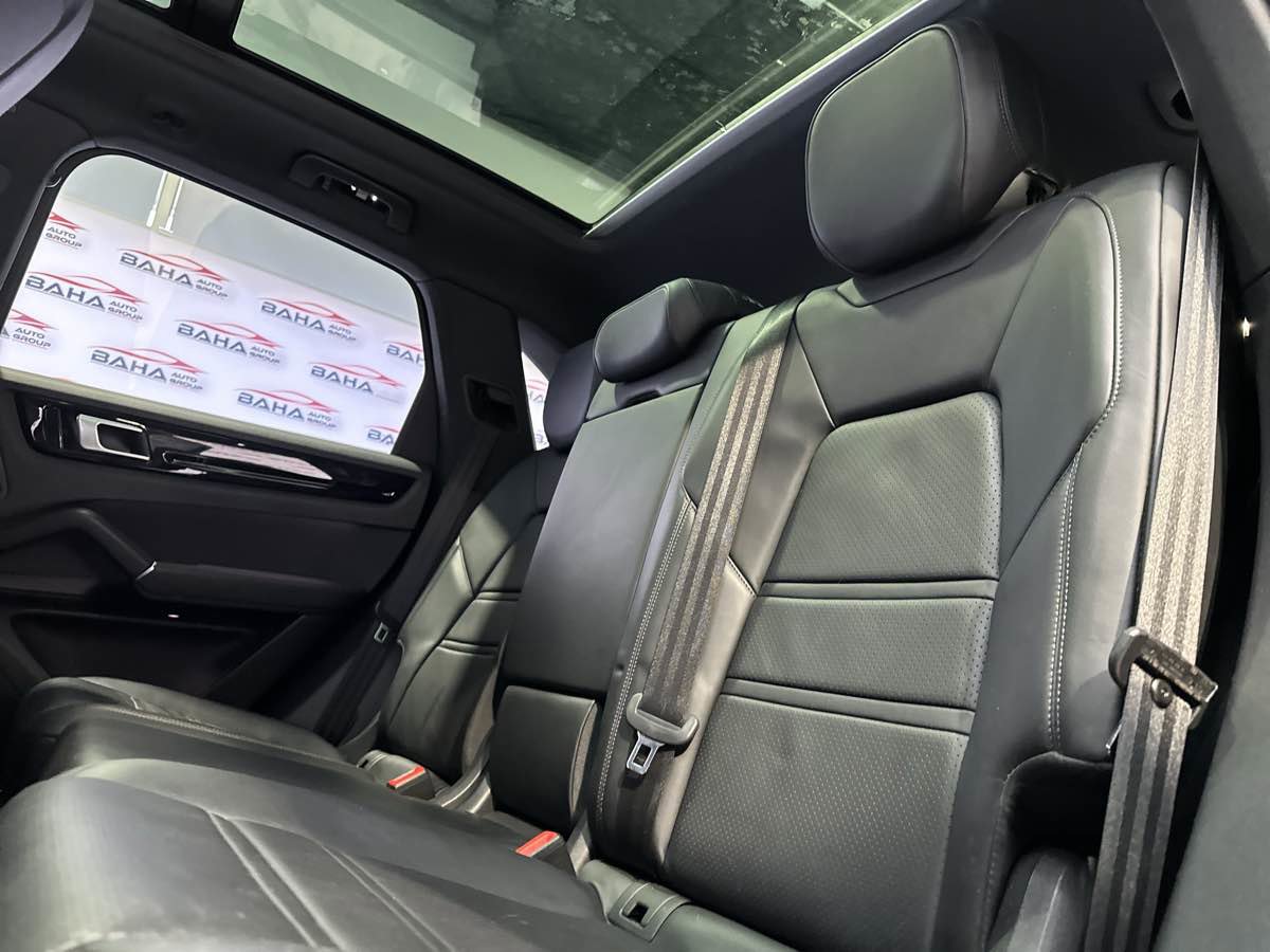 Used 2021 Porsche Cayenne image 22