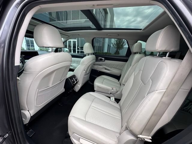 Used 2023 Kia Sorento EX w/ Panoramic Sunroof Package FWD image 18