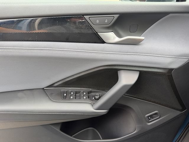 New 2026 Volkswagen Tiguan SE FWD image 21