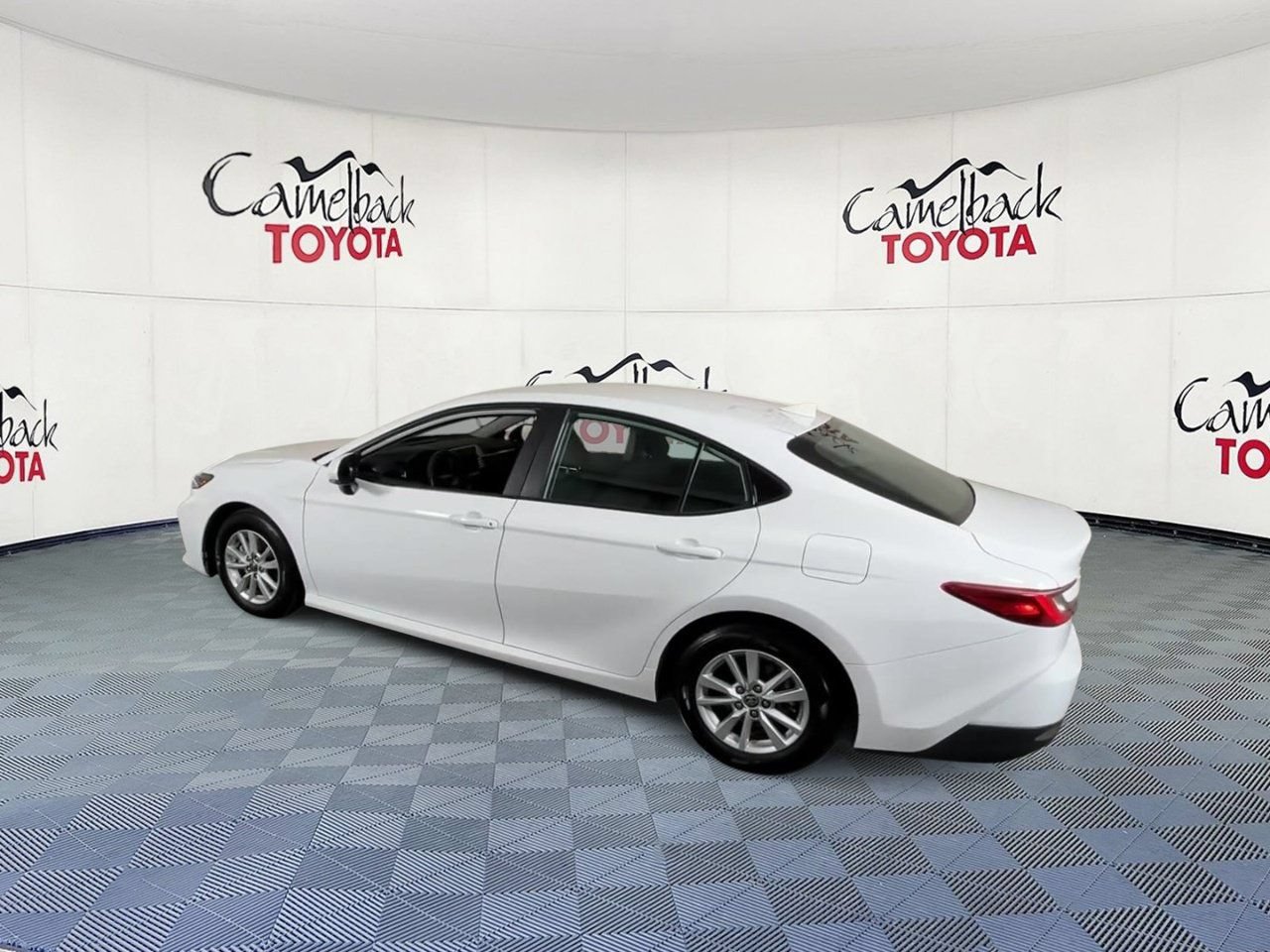 Used 2025 Toyota Camry LE w/ Convenience Package FWD image 8