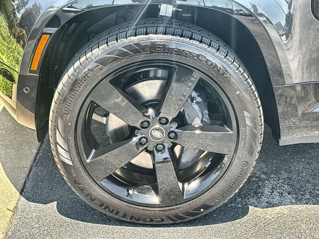 Used 2025 Land Rover Defender 110 X-Dynamic SE image 10