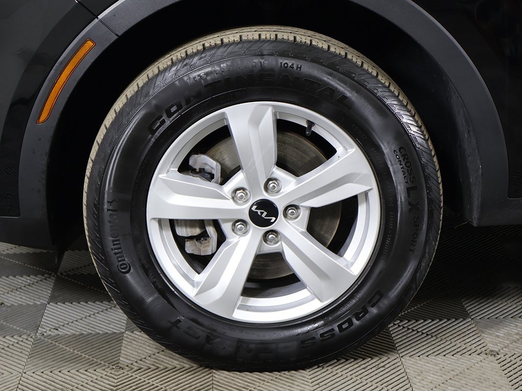 Used 2023 Kia Sorento LX image 21