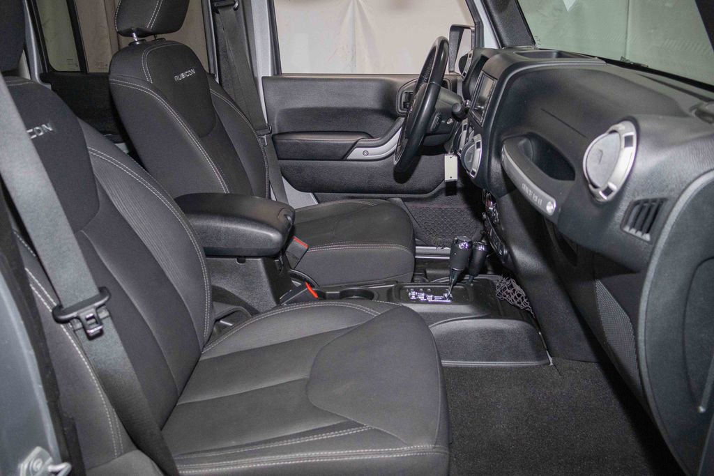 Used 2018 Jeep Wrangler Unlimited Rubicon w/ Cold Weather Group image 14