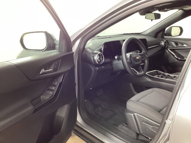 Used 2026 Chevrolet Equinox LT AWD/4WD image 9