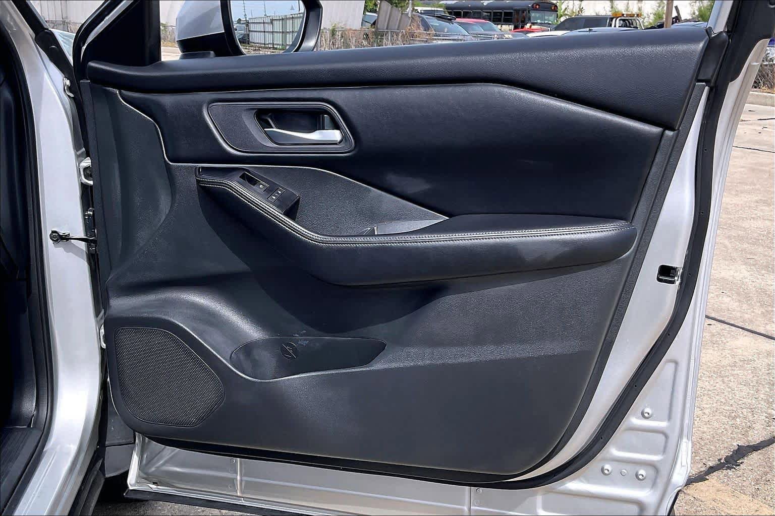 Used 2025 Nissan Rogue SV FWD image 22