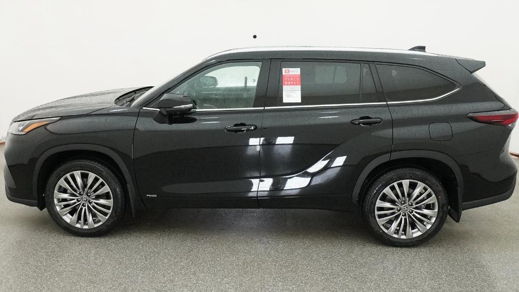 New 2026 Toyota Highlander Platinum AWD/4WD image 2
