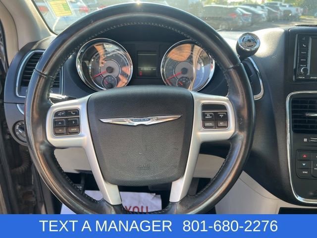Used 2015 Chrysler Town & Country Touring FWD image 19