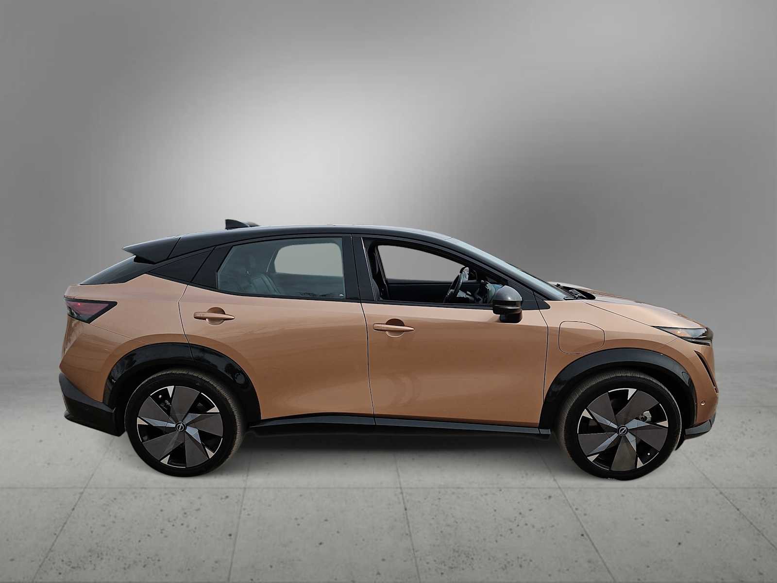 Used 2023 Nissan Ariya image 9