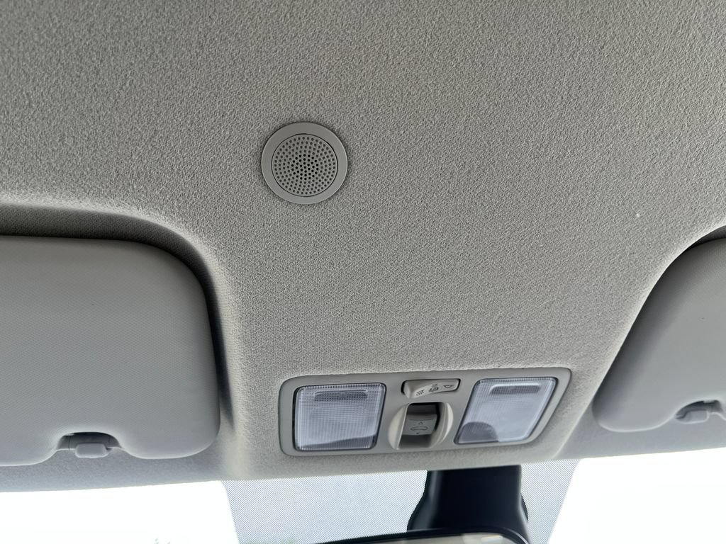 Used 2025 Hyundai Venue SEL FWD image 31