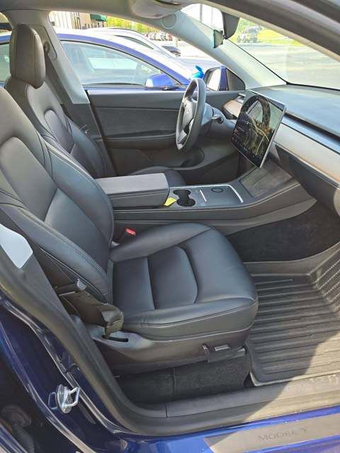 Used 2021 Tesla Model Y Long Range image 7