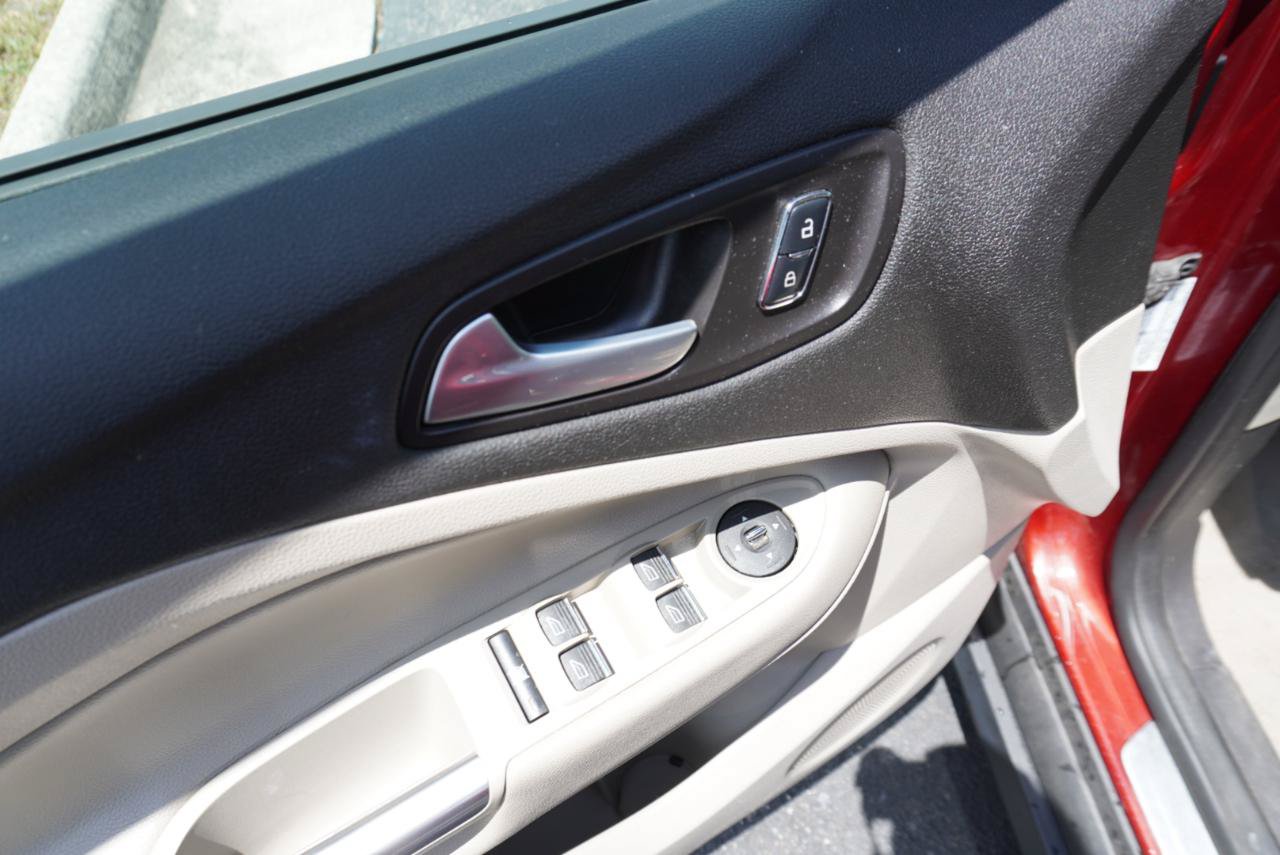 Used 2015 Ford C-MAX SE w/ Equipment Group 201A FWD image 26