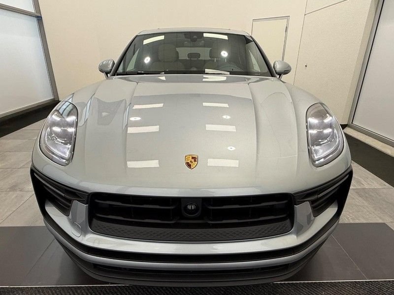 Certified 2025 Porsche Macan AWD/4WD image 12
