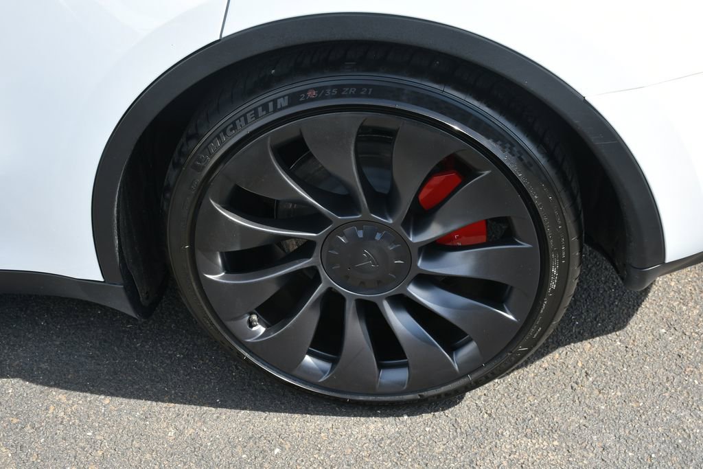 Used 2023 Tesla Model Y Performance AWD/4WD image 16
