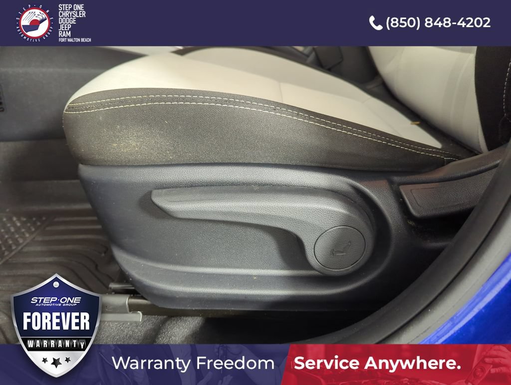 Used 2023 Hyundai Venue SEL FWD image 12