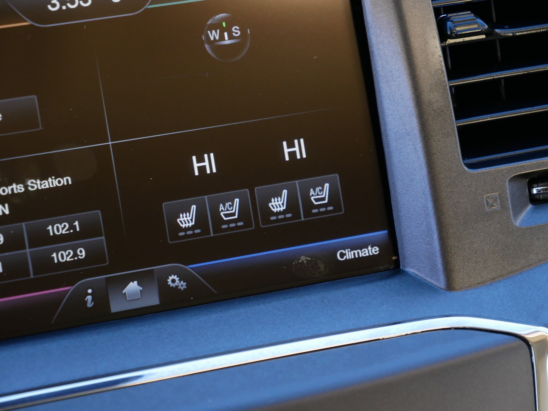 Used 2015 Lincoln MKS w/ Equipment Group 101A image 33