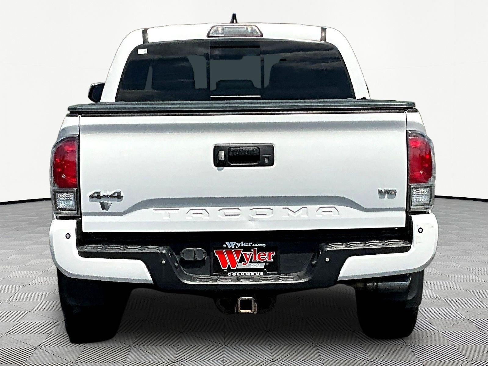 Used 2017 Toyota Tacoma Limited w/ Tow Package AWD/4WD image 5
