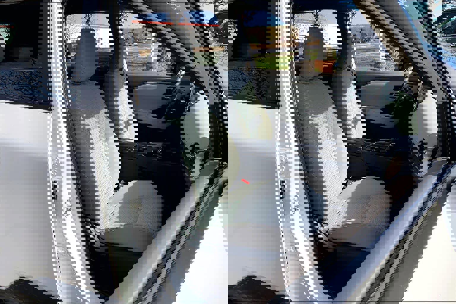 Used 2023 Nissan Rogue SV image 9