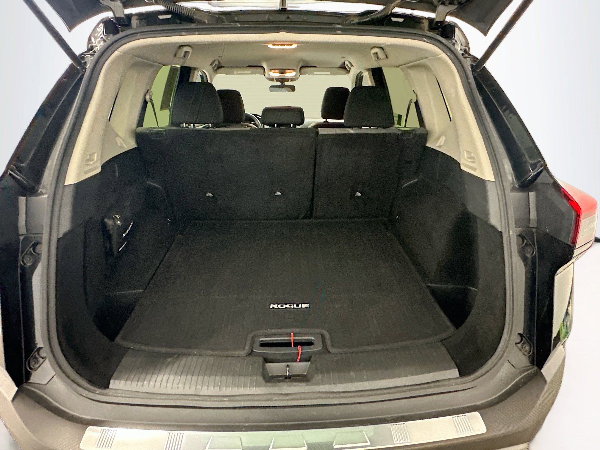 Used 2023 Nissan Rogue SV image 29