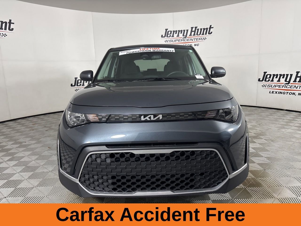 Used 2025 Kia Soul LX FWD image 3