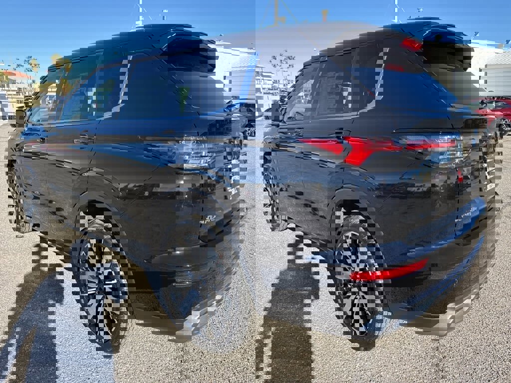 New 2025 Mitsubishi Outlander SE image 5