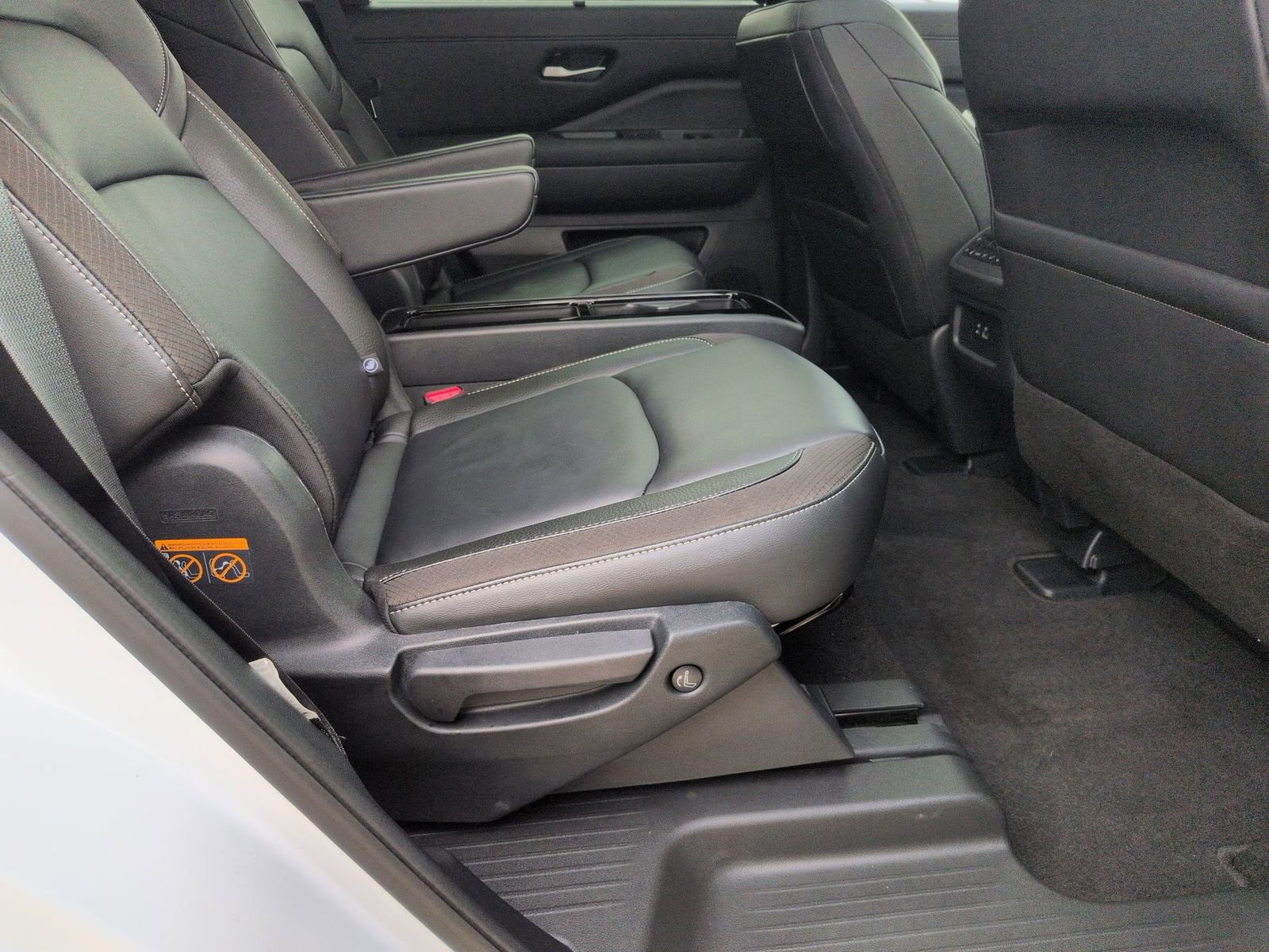 Certified 2025 Nissan Pathfinder SL w/ SL Premium Package image 32