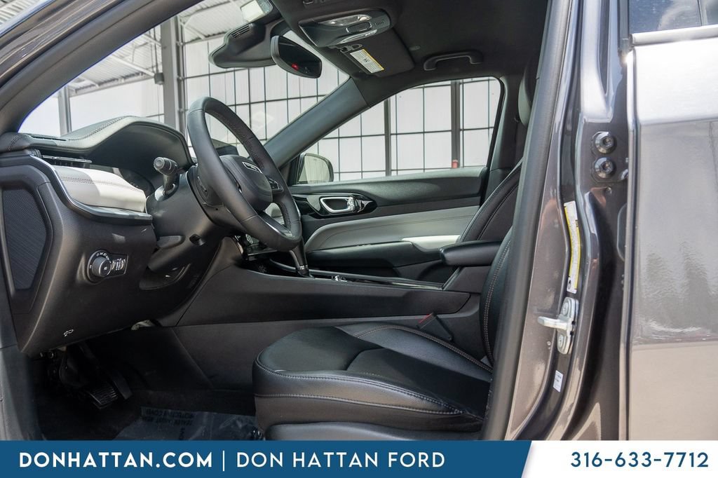 Used 2024 Jeep Compass Limited AWD/4WD image 3