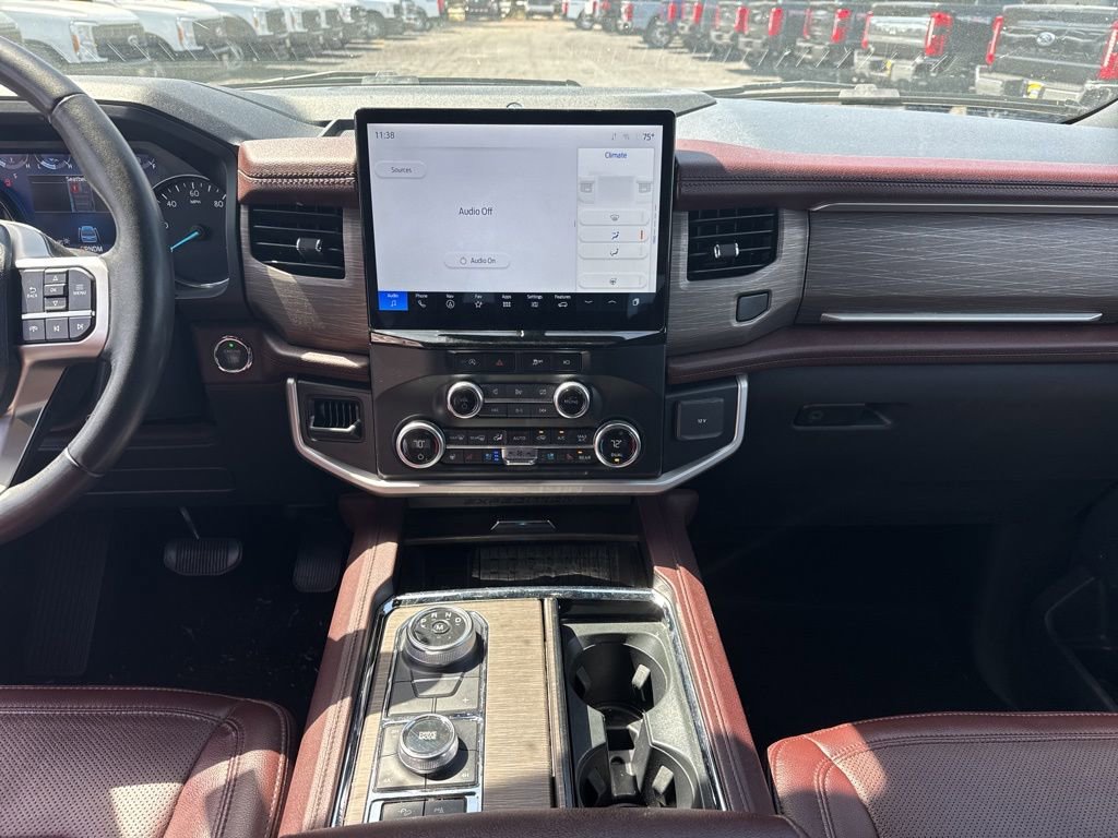 Used 2024 Ford Expedition Limited AWD/4WD image 11
