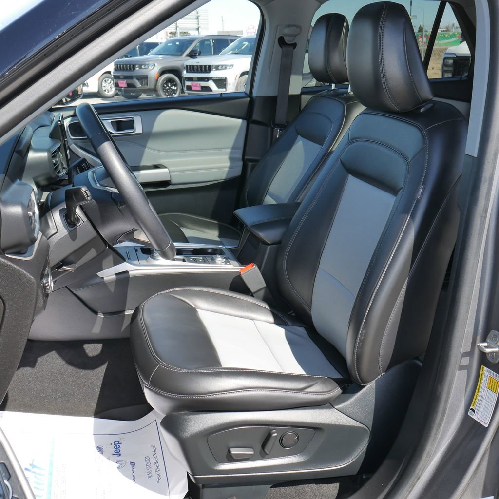 Used 2023 Ford Explorer XLT w/ Equipment Group 202A image 26