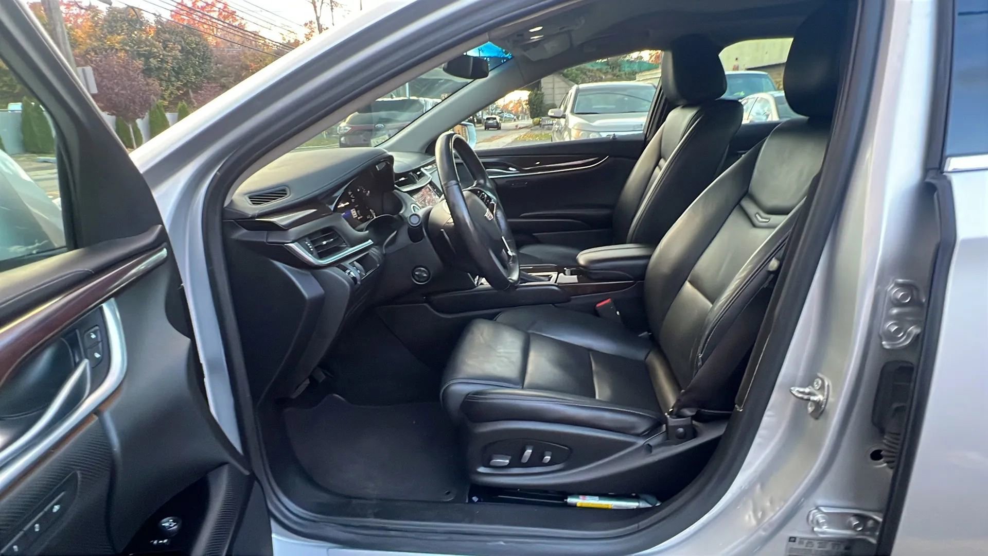 Used 2016 Cadillac XTS Luxury image 26