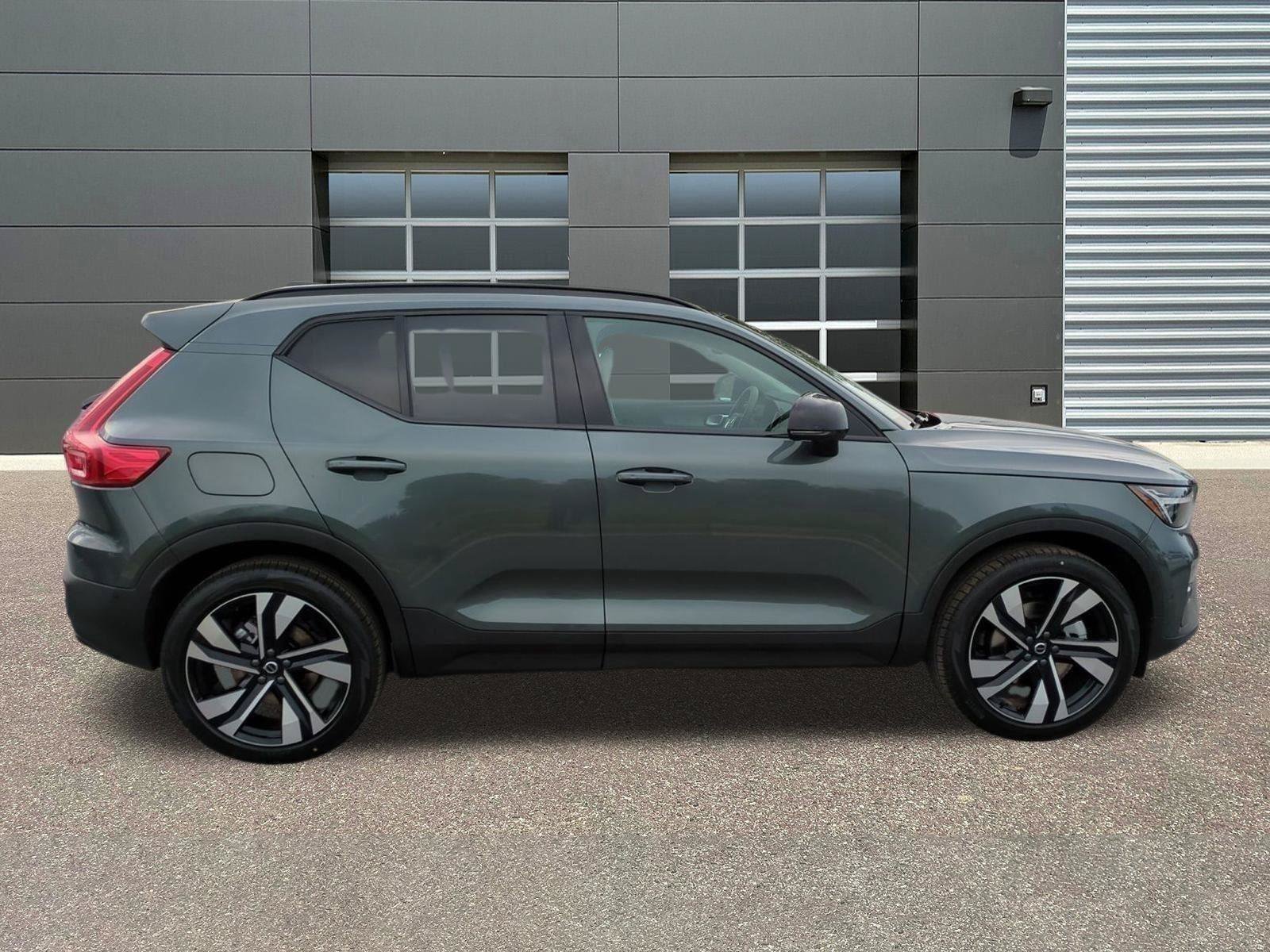 New 2026 Volvo XC40 B5 Ultra w/ Climate Package AWD/4WD image 8