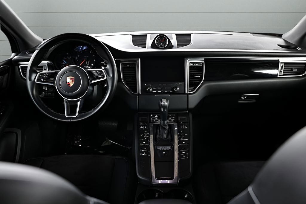 Used 2018 Porsche Macan image 30