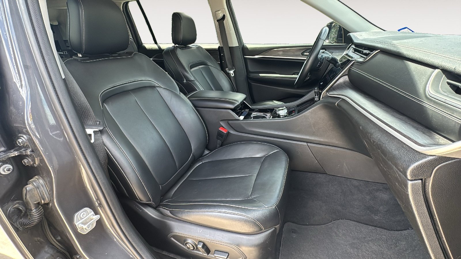 Used 2021 Jeep Grand Cherokee L Limited AWD/4WD image 32